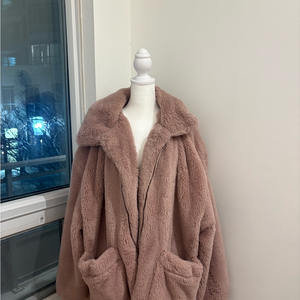 PrettyLittleThing Plush Teddy Jacket in Blush - Picture 3 of 6